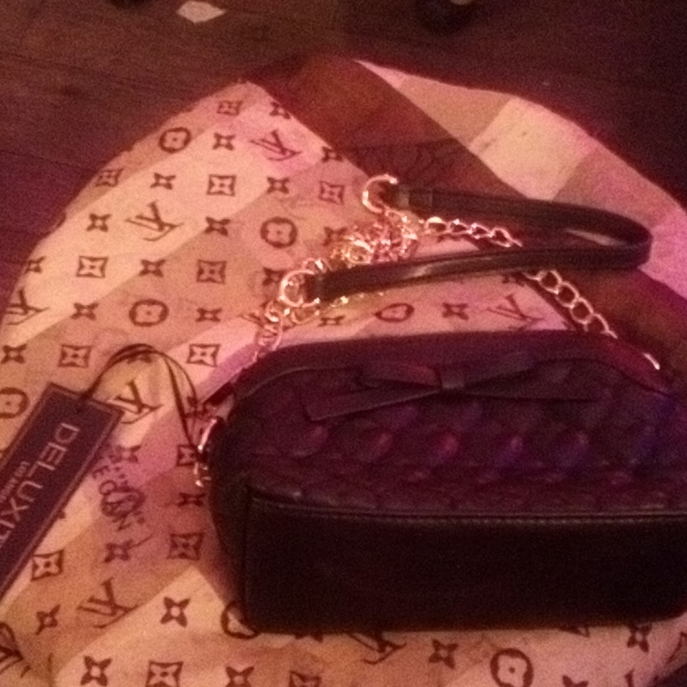 Deluxity vegan leather crossbody